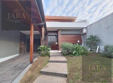 Casa · 280m² · 5 Ambientes · 2 Cocheras · Casa en Bernal Oeste