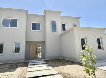 Casa · 280m² · 6 Ambientes · 1 Cochera · Casa en Venta en Laguna Grande, Villanueva, Tigre