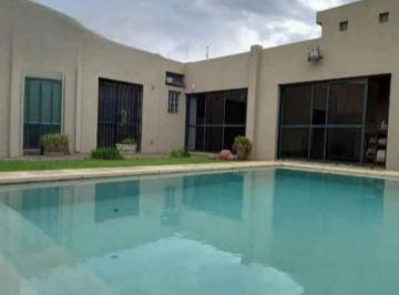 Casa · 170ha · 3 Dormitorios · Casa 3 Dorm - Barrio Alejandro Centeno!