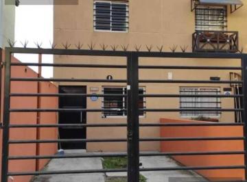 PH · 54m² · 3 Ambientes · 1 Cochera · PH en Berazategui