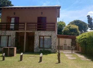 Casa de 2 ambientes, Villa Gesell · Villa Gesell - PH en Excelente Estado, Ubicado en Zona Centro 108, Sin Expensas
