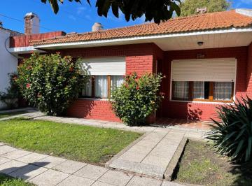 Casa · 105m² · 4 Ambientes · 1 Cochera · Casa en Caisamar