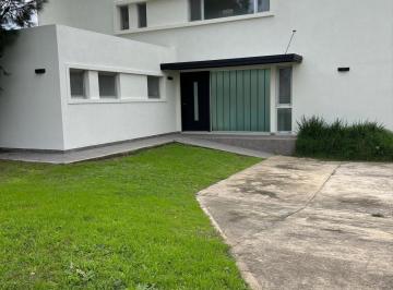 Casa · 200m² · 3 Dormitorios · 2 Cocheras · Casa en Venta en San Matías