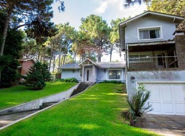 Casa · 215m² · 5 Ambientes · 1 Cochera · Casa Venta Cinco Ambientes Pinamar Barrio Tridente