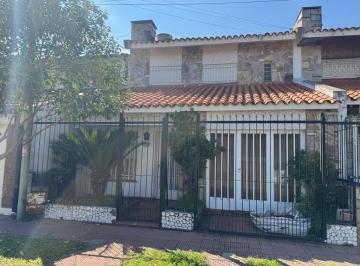 Casa · 167m² · 10 Ambientes · Temperley 3580 - Casa 4 Dorm. con Cochera