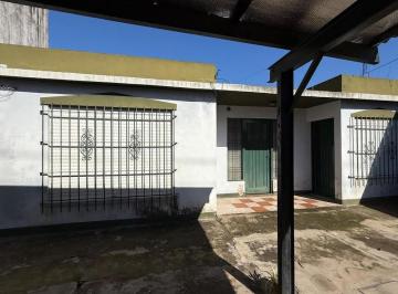 Casa · 130m² · 3 Ambientes · 1 Cochera · Dos Casas en Mismo Lote en Venta. en R Calzada