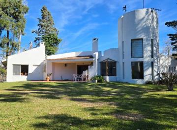 Casa · 242m² · 4 Ambientes · 2 Cocheras · Casa en Golfers | Gran Lote Interno de 1.634 m² con Pileta y Parque