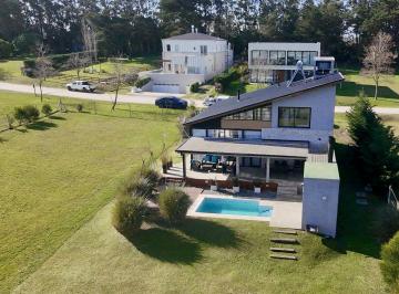 Casa · 150m² · 4 Ambientes · 3 Cocheras · Casa en Venta en Barrancas de San Benito, Chapadmalal.