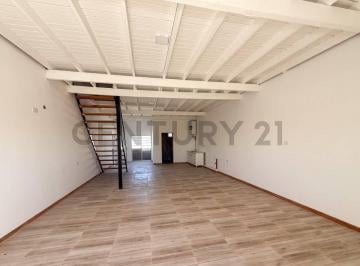 Casa · 130m² · 5 Ambientes · 1 Cochera · Duplex en Venta de 3 Dorm. Ubicado en Calle 34 E/ 134 y 135 - San Carlos | La Plata