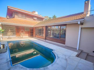 Casa · 260m² · 5 Ambientes · 3 Cocheras · Casa con Jardín, Pileta y Quincho