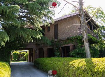 Casa · 380m² · 5 Ambientes · Casa en Grosellar