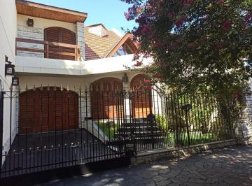 Casa · 440m² · 6 Ambientes · 3 Cocheras · Casa - Lanús