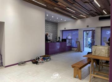 Local comercial · 375m² · 3 Ambientes · Local Comercial con Vivienda Sobre Av Luro