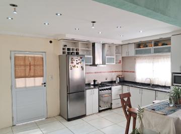 Cocina comedor · Casa Americana de Dos Plantas