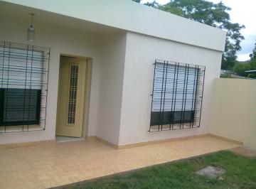Casa · 120m² · 3 Ambientes · 3 Cocheras · Casa en Alquiler
