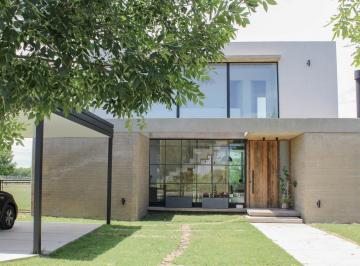 Casa · 160m² · 4 Ambientes · 2 Cocheras · Casa en Venta 3 Dorm. - en Haras de Santa María - El Molino Sur