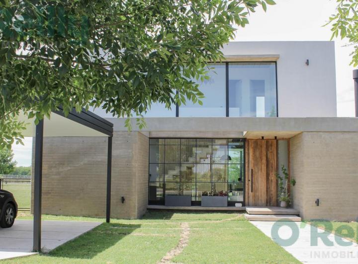Casa · 160m² · 4 Ambientes · 2 Cocheras