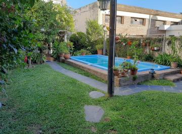 Casa · 220m² · 6 Ambientes · 1 Cochera · Casa en Florida Mitre y Las Vias