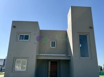 Casa · 175m² · 4 Ambientes · Casa en Venta en Barrio Privado Las Cañas