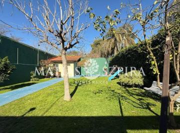 Casa · 222m² · 4 Ambientes · 3 Cocheras · Casa 4 Ambientes con Gran Parque en Ituzaingó