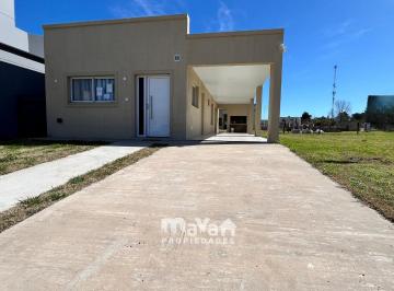 Casa · 102m² · 3 Ambientes · 2 Cocheras · Casa en Venta - Barrio Las Marias