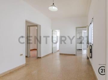 PH · 60m² · 5 Ambientes · PH 2 Dorm. con Patio – La Plata (Calle 37 E/1 y 2)