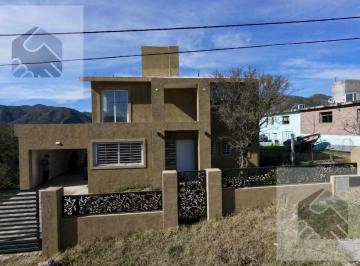 Casa · 244m² · 7 Ambientes · 2 Cocheras · Casa a Estrenar en Blacones de Playa de Oro a 200 m del Rios | Pho |