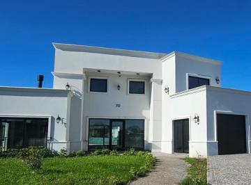 Casa · 190m² · 4 Ambientes · 1 Cochera · Venta | Casa en Barrio Privado | Arenas Chico