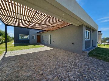 Casa · 128m² · 4 Ambientes · 1 Cochera · Casa en Venta en San Felipe, Canning, Ezeiza