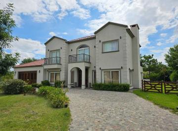 Casa · 410m² · 7 Ambientes · 1 Cochera · Hermosa Casa Quinta en Venta en Chacras Fincas de San Vicente, San Vicente, G. B. a. Zona Sur
