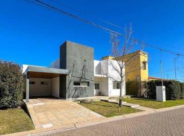 Casa de 5 ambientes, Zavalla · Excelente Casa en Barrio Cerrado "La Antonela" Zavalla