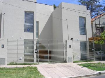 Casa · 70m² · 3 Dormitorios · 1 Cochera · Duplex Minimalista en Alquiler - Ituzaingo Norte