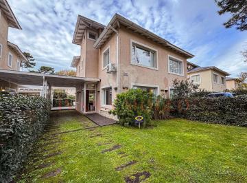 Casa · 150m² · 3 Dormitorios · 2 Cocheras · De Las Hespérides 1693 - Triplex a La Venta en Pinamar