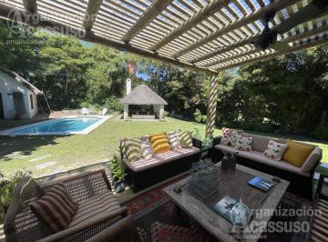 Casa · 250m² · 5 Ambientes · Casa en Alquiler 3 Dorm. y 1 Dormitorio Huespedes - Piscina Parrillero Golf Parada 20 Brava