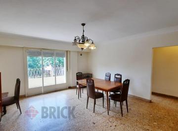 Departamento · 73m² · 3 Ambientes · Semip en Av Mosconi Al 3200 - Frente 88 m² Totales Impec Balcon Patio Todo Sol Espectacular Living