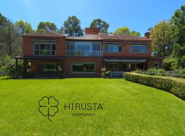 Casa de 7 ambientes, Pilar · Casa en Venta con Ascensor - 3 Dorm + Ascensor + Dep de Servicio + Lavadero + Apto Credito