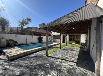 Casa · 178m² · 6 Ambientes · 1 Cochera · Casa - Vict. - B. Centro