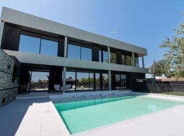 Casa · 762m² · 7 Ambientes · 2 Cocheras · Venta Casa Premium 4 Dormi en Roldan