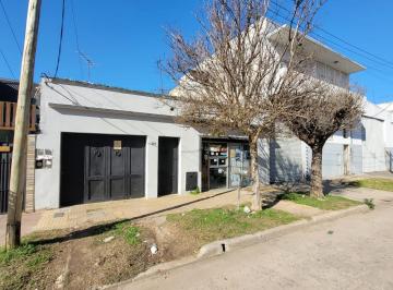 Casa · 80m² · 3 Ambientes · 1 Cochera · Casa con Cochera y Local