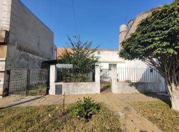 Casa · 56m² · 2 Ambientes · 1 Cochera · Casa a Reciclar