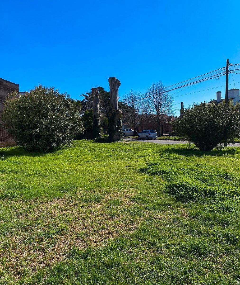 Lote en esquina de 201 m² en Colinas de Peralta Ramos