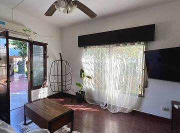 Casa · 60m² · 3 Ambientes · 2 Cocheras · Casa con Patio y Terraza - El Hornero 4806 - Lote 200 m²