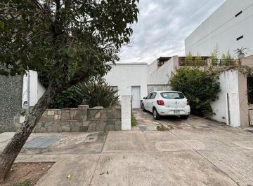 Casa · 309ha · 6 Ambientes · 3 Cocheras · Venta Casa Y/o Lote en Monte Castro 2 Propiedades en un Gran Lote Para Potencial Inversion