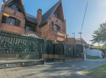 Casa · 475m² · 6 Ambientes · 4 Cocheras · Venta - Imponente Casa - Lomas de Zamora - Se Toma Permuta