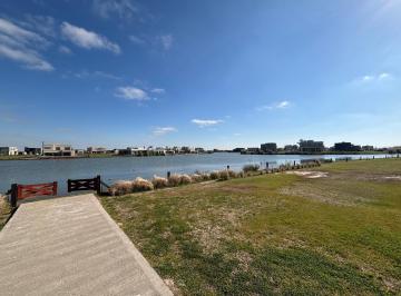 Terreno · 682m² · Lote en Venta en Barrio Santa Clara Al Sur
