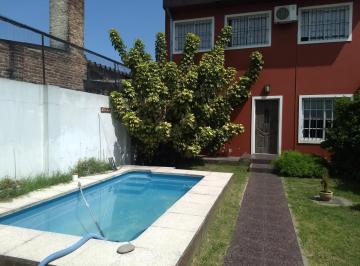 Casa · 224m² · 6 Ambientes · 2 Cocheras · Casa en Venta! Dos Casas Independientes y Listas Para Habitar + Local + Garage y + Monoambiente