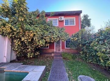 Casa · 224m² · 6 Ambientes · 2 Cocheras · Casa en Venta! Dos Casas Independientes y Listas Para Habitar + Local + Garage y + Monoambiente