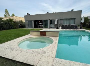 Casa de 4 ambientes, Esteban Echeverría · Casa en Venta Barrio Santa Juana Canning