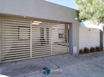 Casa · 112m² · 3 Dormitorios · 2 Cocheras · Venta Casa Barrio Mirasoles