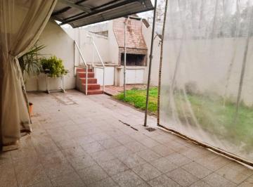 Casa · 85m² · 3 Ambientes · Casa Dos Dorm. y Patio